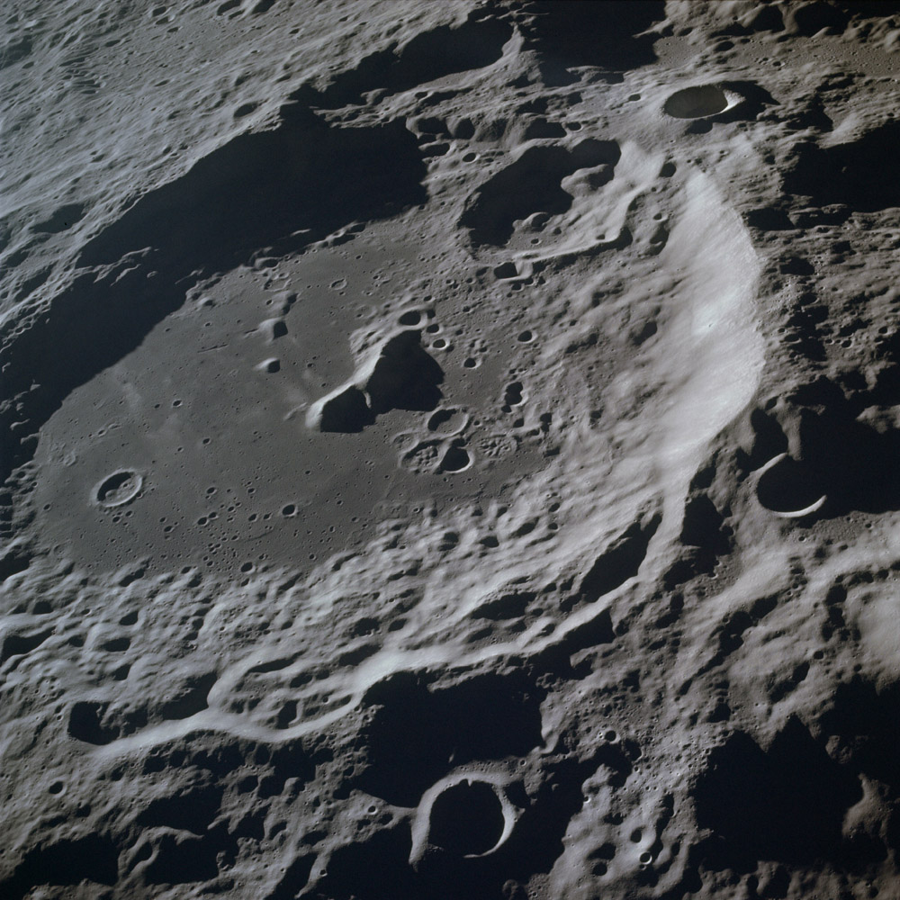AS17-151-23210
