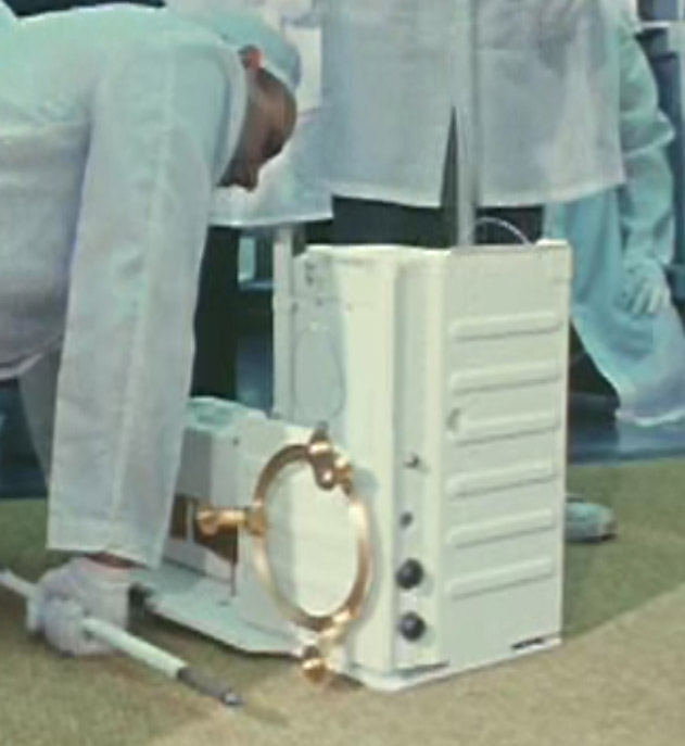 Frame from training
film showing stoll on SIDE Pallet