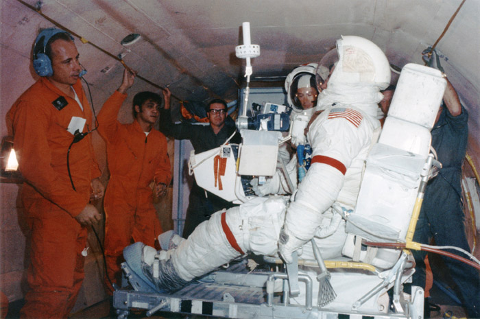 Seatbelt fitting in KC-135